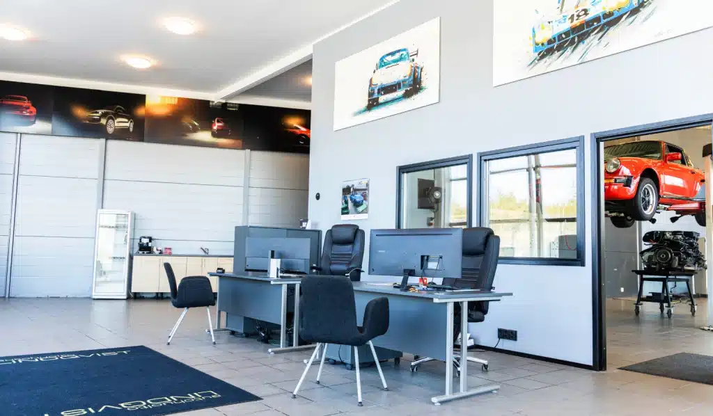 Asiakaspalvelumme palvelee asiakkaita kaikissa Porsche huoltoon ja varaosiin liittyvissä asioissa.